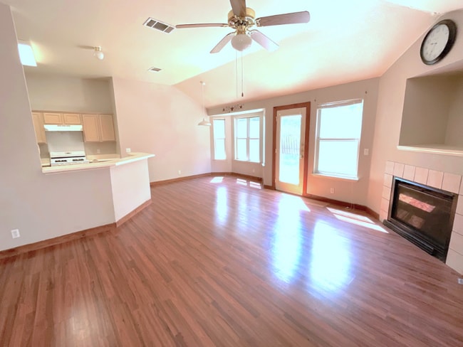 Photo - 218 Sunshadow Dr