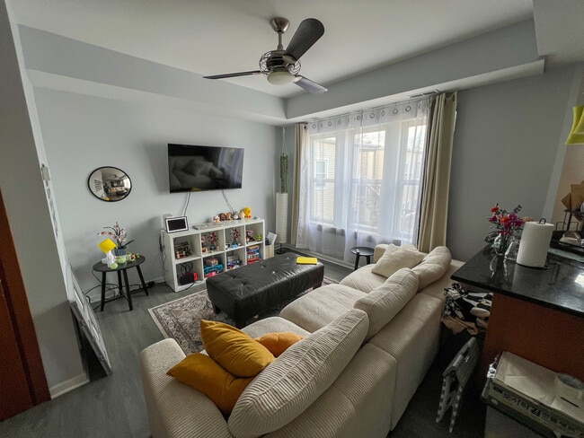 Photo - 6421 N Greenview Ave