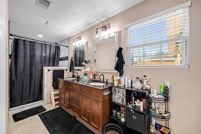 Photo - 922 Gilpin St