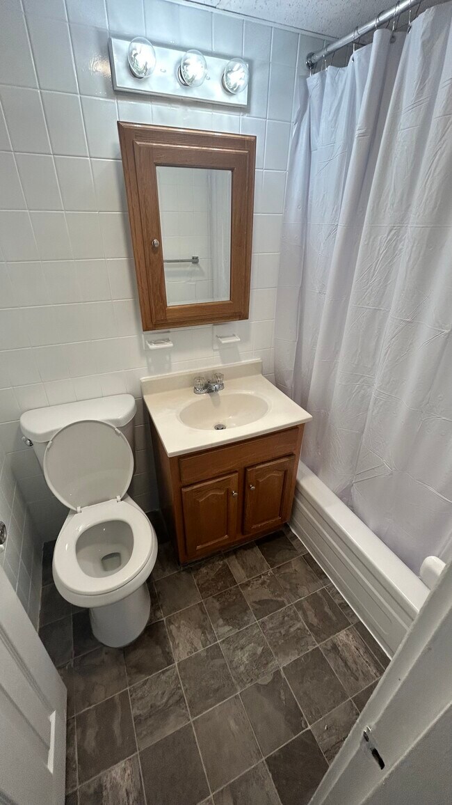 Building Photo - 216 South St Unit B Rental