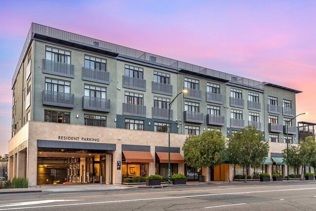 Building Photo - Agora at South Main