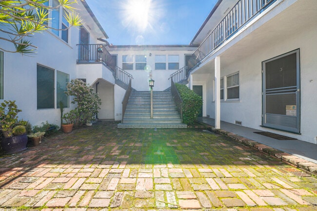 12012 Washington Pl