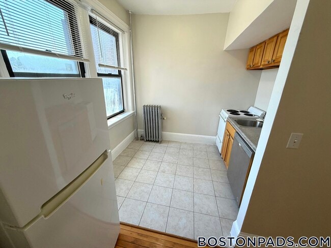 Building Photo - 1212 Commonwealth Ave Unit 11
