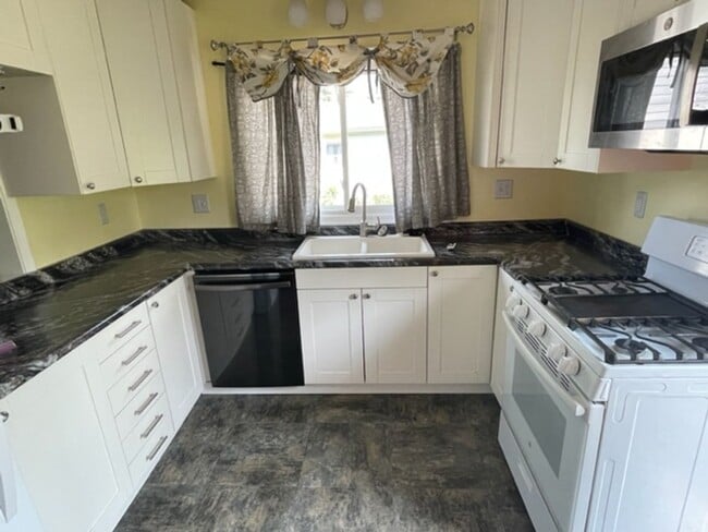 Photo - ADORABLE 3 BED 1.5 BATH BUNGALOW -----DEERING ST.
