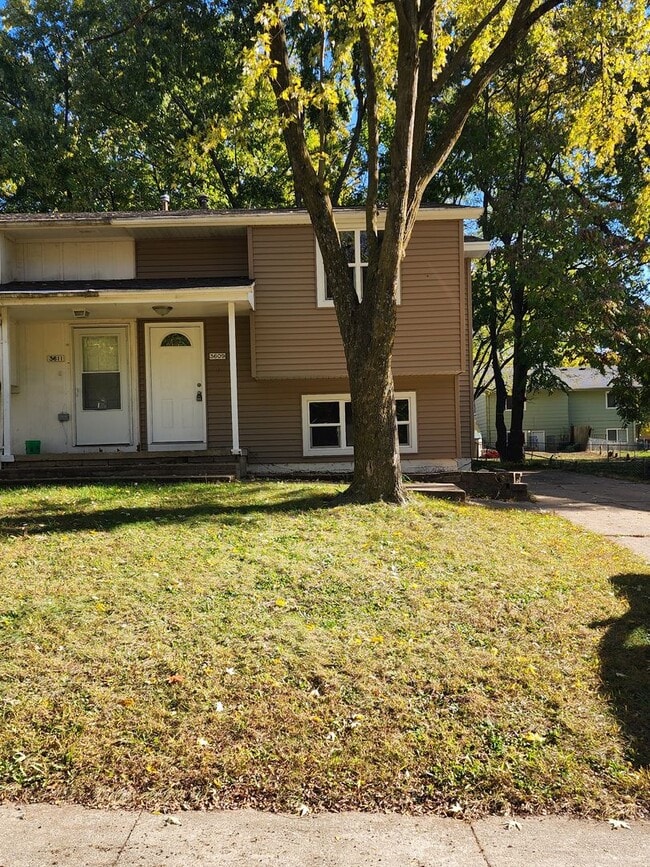 Building Photo - 3 Bedroom 1 Bath Duplex