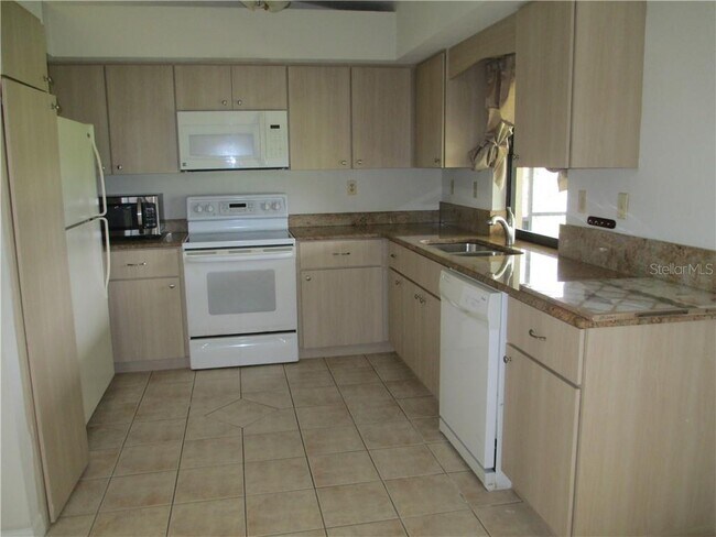 Photo - 5298 Forbes Terrace