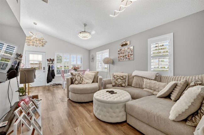 Photo - 210 NW Zanzibar Pl