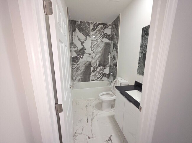 Photo - 1035 Kismet Pkwy W