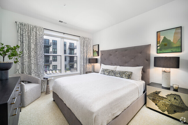 2BR, 2BA - 1,014SF - Main Bedroom