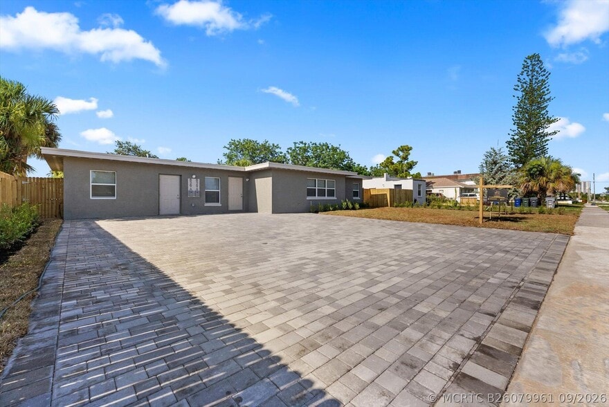 829 Bayberry Dr