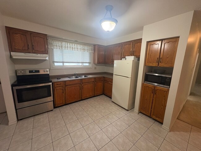 Photo - 3 Plus 1 Semi Detached Home