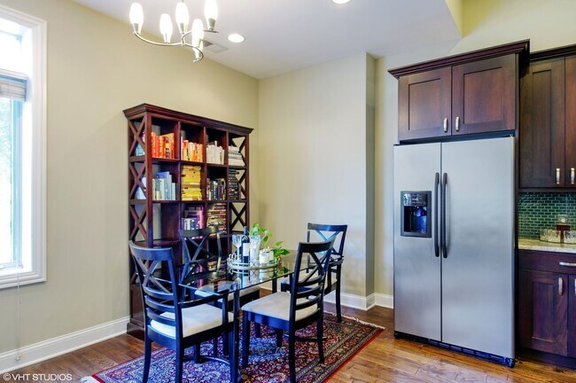 Photo - 3025 N California Ave Unit 1SW