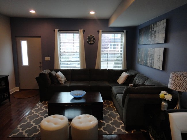 Photo - 240 Lauriston St