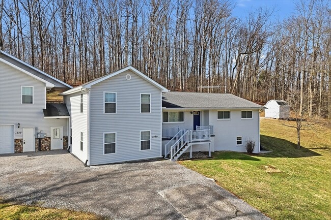 Photo - 1839 Crumley Rd