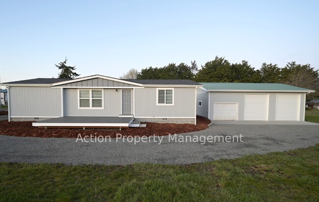 Building Photo - Newly renovated 3 bed 2 bath w/ large 3 bay garage, in Dungeness
