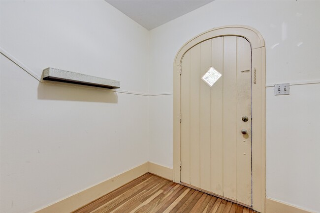 Photo - 1737 Branard St