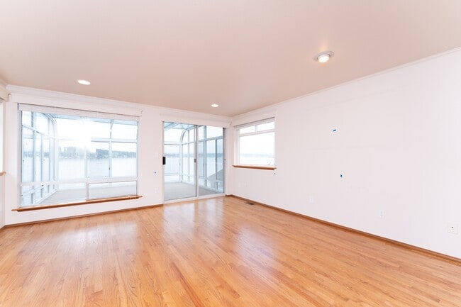 Photo - 10358 Riviera Pl NE