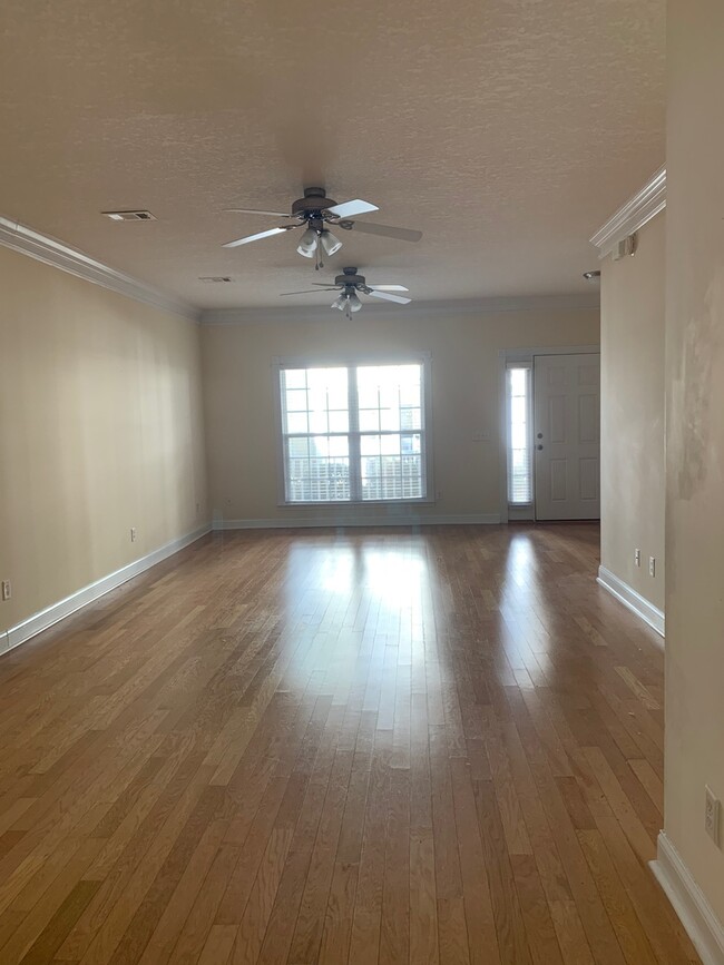Photo - 408 Bradwell St