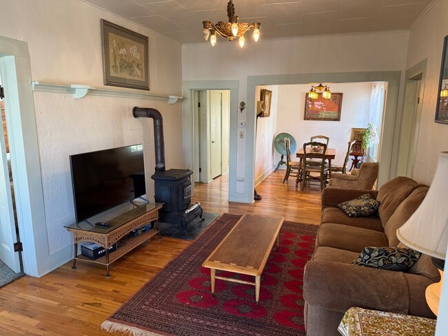 Photo - 104 S 1st St