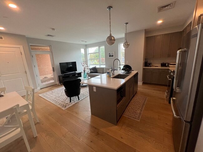 Photo - 1650 Commonwealth Ave Unidad 203