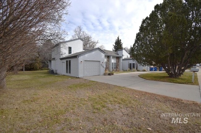 Building Photo - 7344 Modoc St