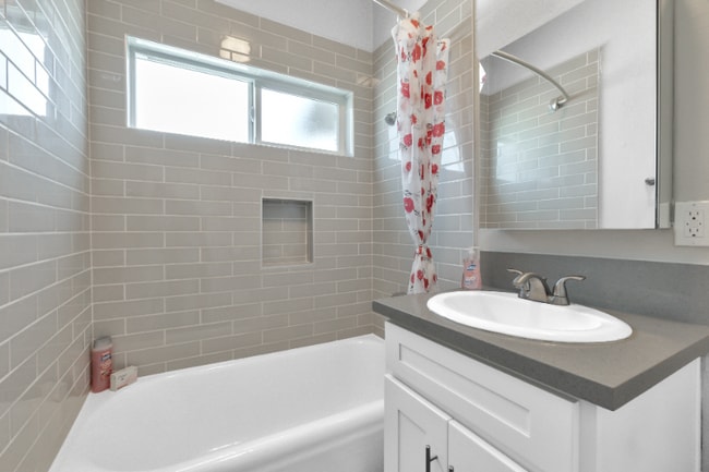 Photo - 1211 Magnolia Ave Unidad 1- Bedroom