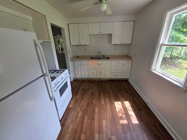 Photo - Cute 2 Bedroom Home Close to Downtown