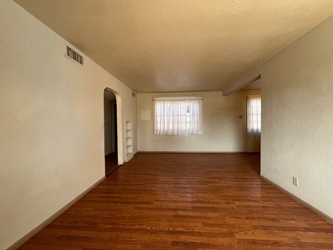 Photo - Spacious 2 Bed/1 Bath/Second Living Area/Pet Friendly!!!