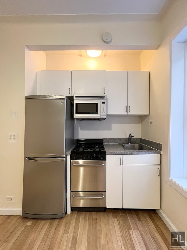 Photo - W 13 ST/6th Ave Well-Kept Open Plan 1BR wi... Unit 6