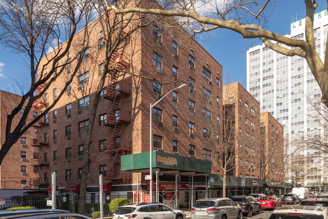 Photo - Rego Park Gardens - Coop