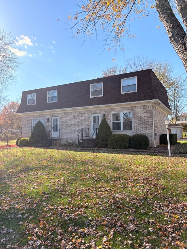 Building Photo - 1436 North Rd SE