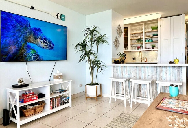 Building Photo - 190 Hauoli St Rental