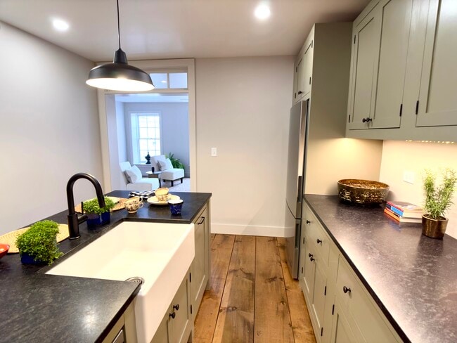 Photo - The Granite Building