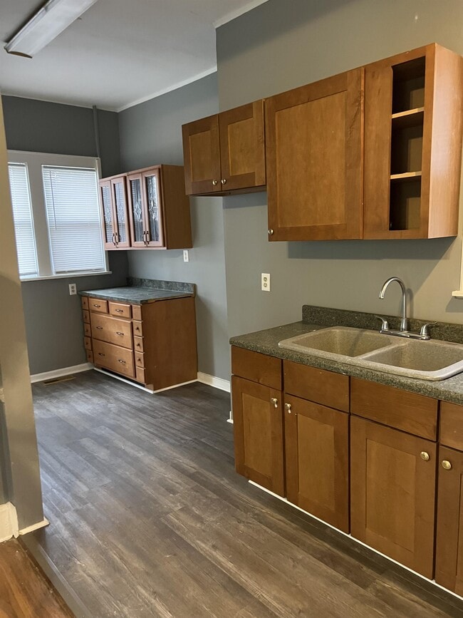 Photo - 1626 N Linn St