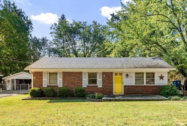 Building Photo - 705 Lakeview Ave