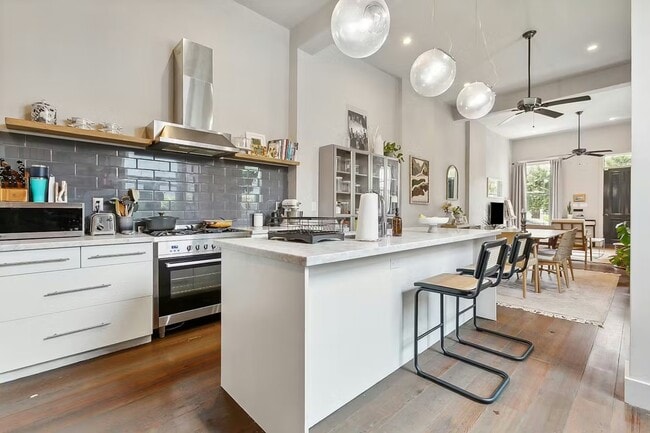 Photo - 719 Philip St