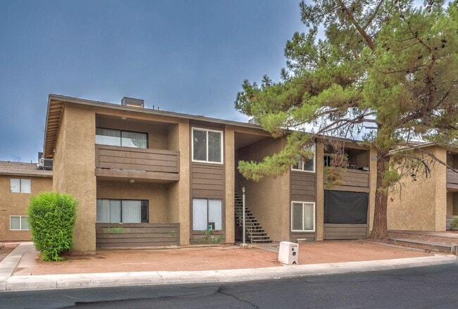 Building Photo - 4571 Carriage Park Dr Unit C