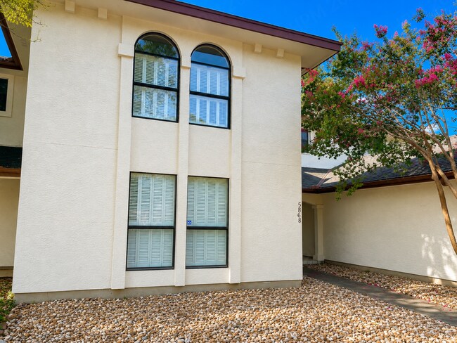 Photo - Beautifully Renovated 3 Bedroom Home in Royal Ridge