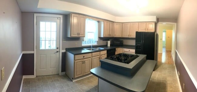 Kitchen - 178 S 17th St