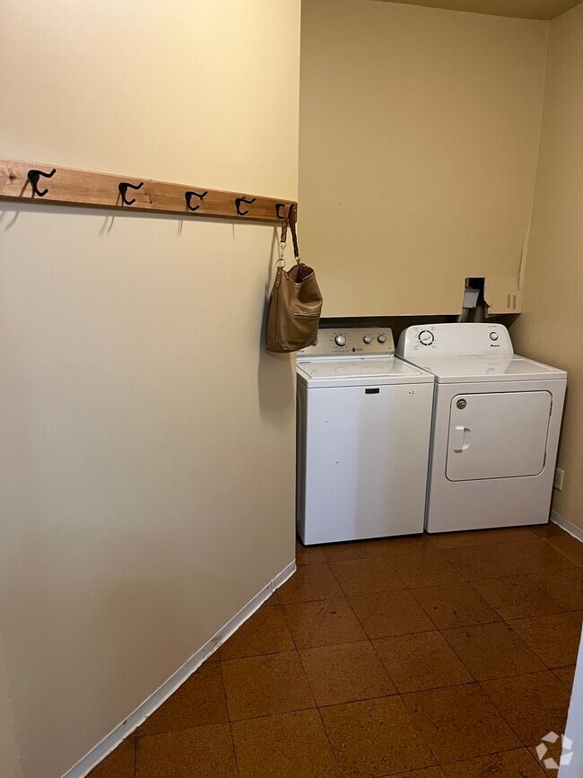 Building Photo - 115 1st St W Unit 1 Rental
