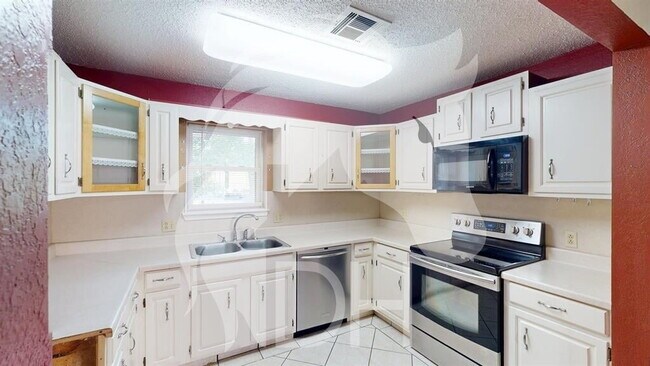 Photo - "Charming 3-Bed Home  in Woodward!"