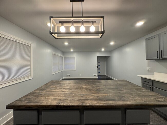 Photo - 3301 Johnson St NE Apartamento