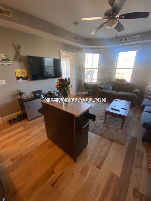 Photo - 180 Hillside St