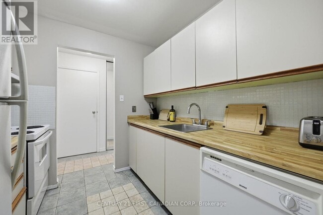 Photo - 2228 Trafalgar St Unit 201