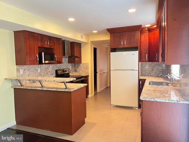 Building Photo - 640 Chapelgate Dr Rental