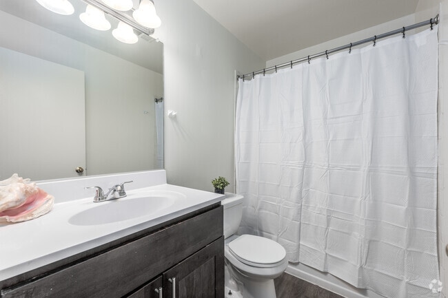 1BR, 1BA - 600SF - Bathroom - Sail Cloth Factory Apartments