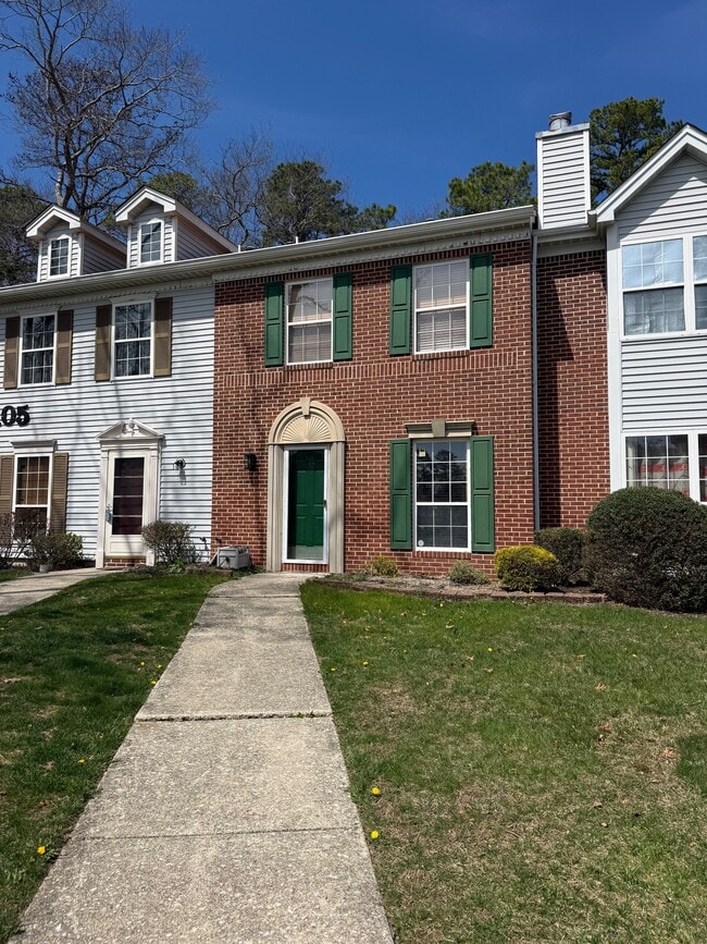 Building Photo - 32 Cherokee Dr