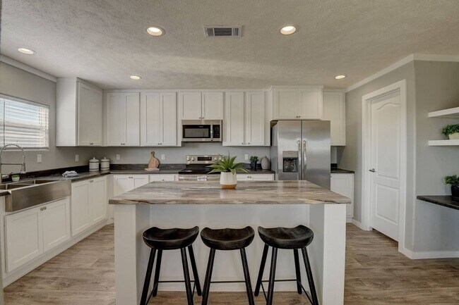 Photo - 1040 Monarch Dr