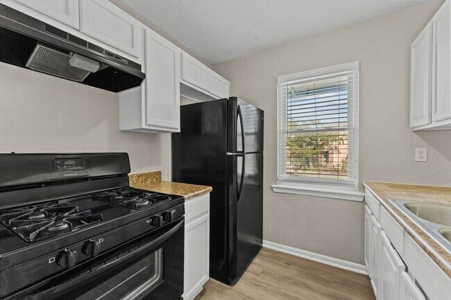 Photo - 2502 Avenue L Ave
