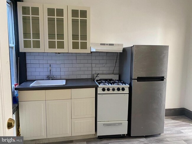 Building Photo - 3258 N Park Ave Unit 2R